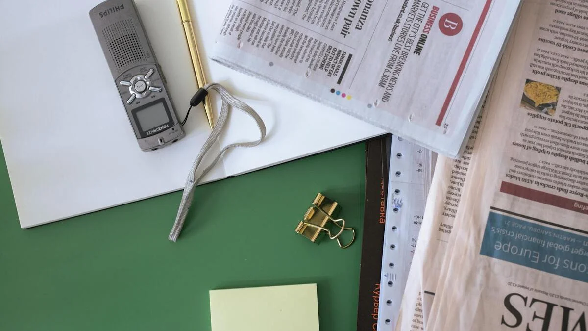 Professional press release writing workspace with SEO optimization tools