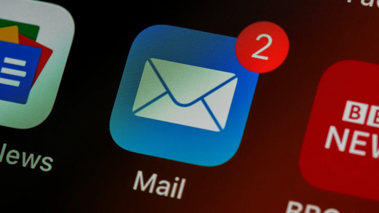 Email Marketing — 1995 – 2010: una representación de época de este método de marketing estadounidense.