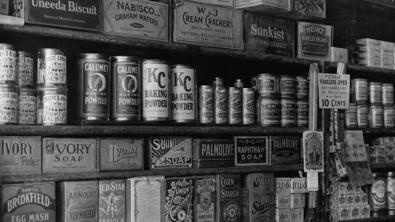 Packaging as Marketing — 1900 – 1920: una representación de época de este método de marketing estadounidense.